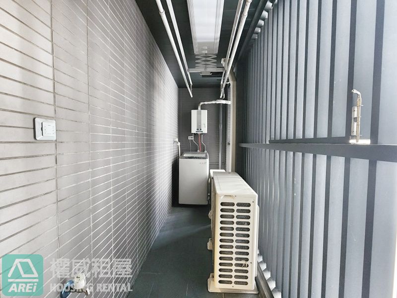 文化中心逸文苑採光裝潢2房改1房平車