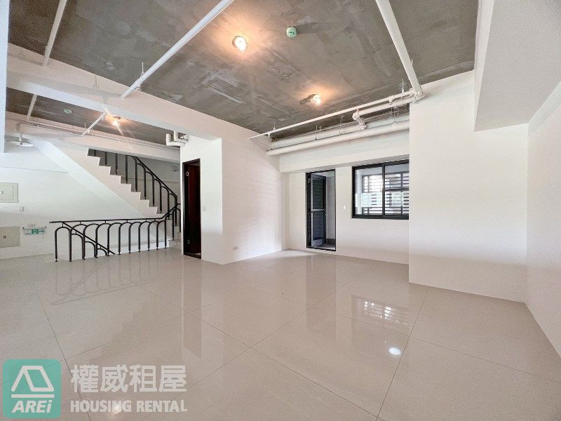 C23龍華輕軌凹子底MRT搶手極境大坪數店面