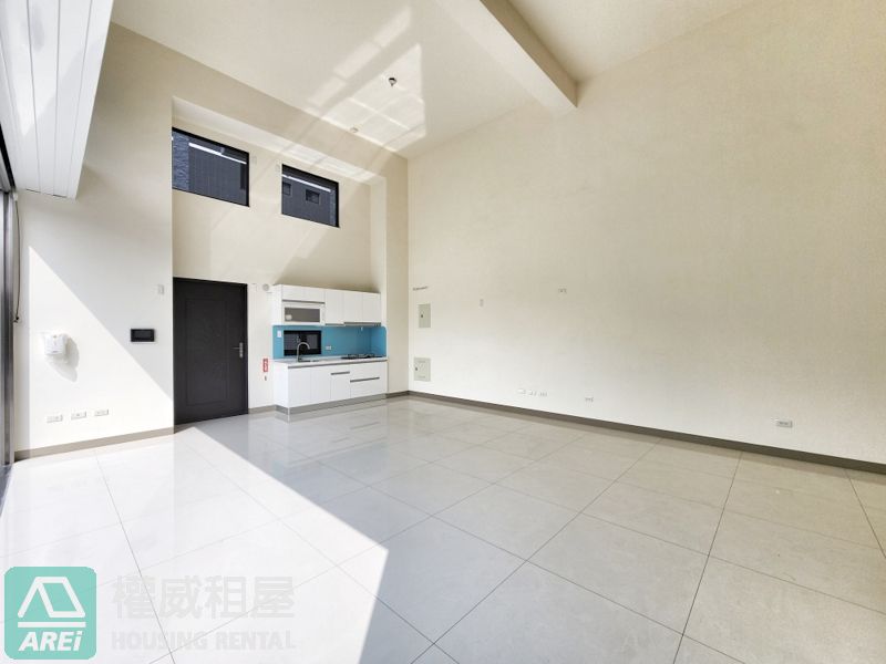 八卦寮商圈喜羊羊全新挑高超大面寬金鑽店面