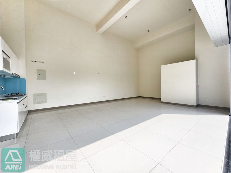 八卦寮商圈喜羊羊全新挑高超大面寬金鑽店面
