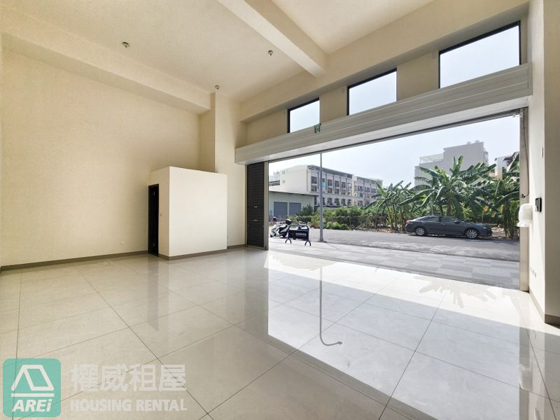 八卦寮商圈喜羊羊全新挑高超大面寬金鑽店面