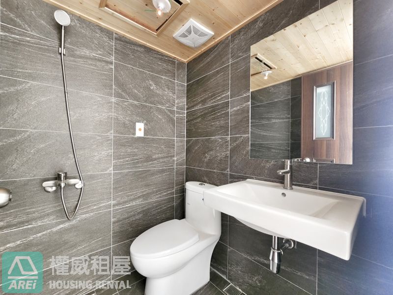 八卦寮商圈喜羊羊全新挑高超大面寬金鑽店面