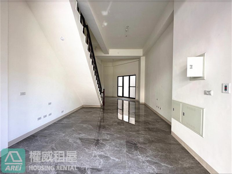 近楠梓車站廣上國寶全新燙金店面六間套房