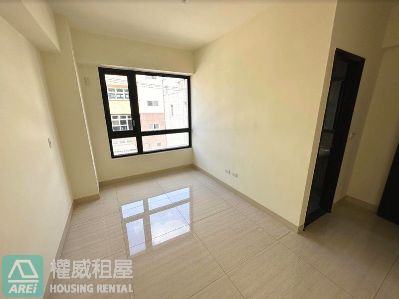 近楠梓車站廣上國寶全新燙金店面六間套房
