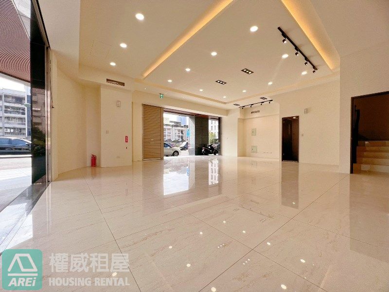 憲政東高新賺錢超大三角窗大露臺樓店