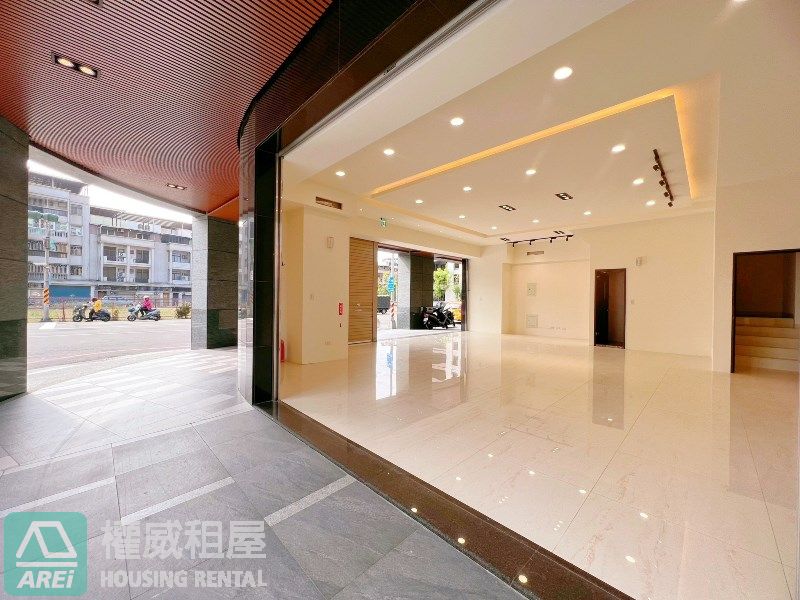 憲政東高新賺錢超大三角窗大露臺樓店
