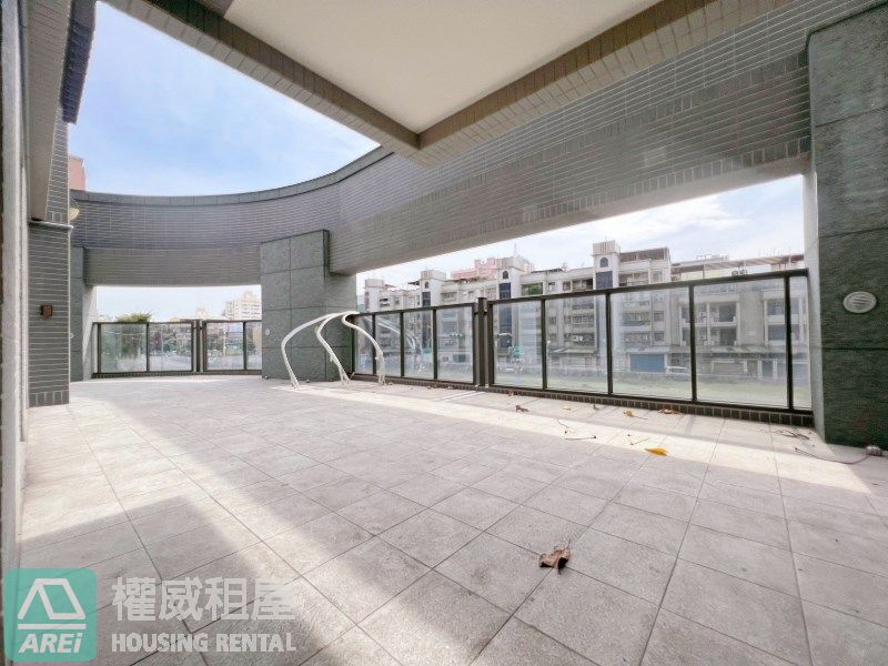 憲政東高新賺錢超大三角窗大露臺樓店