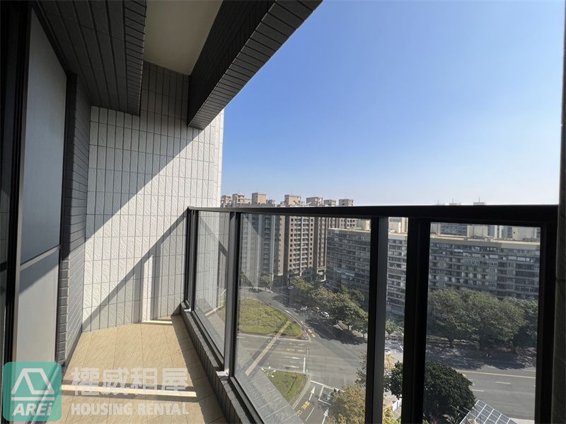 蓮池潭美國學校ｉ世界景觀全新未住空屋2+1房雙衛B1大平車