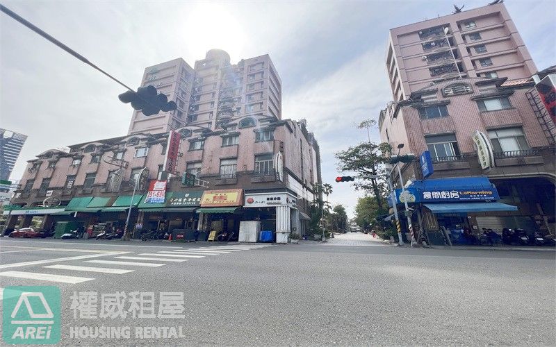 高雄車站MRT精華獨立雙車庫透天店面