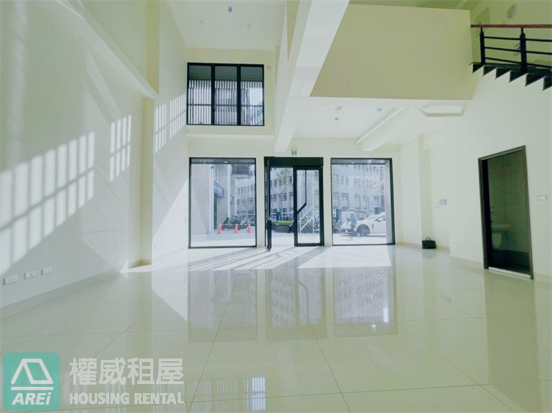 高醫商圈*郡都當代全新大面寬店面J