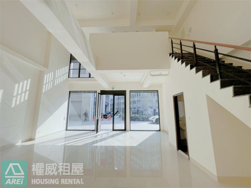 高醫商圈*郡都當代全新大面寬店面J