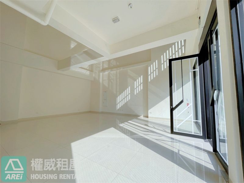 高醫商圈*郡都當代全新大面寬店面J