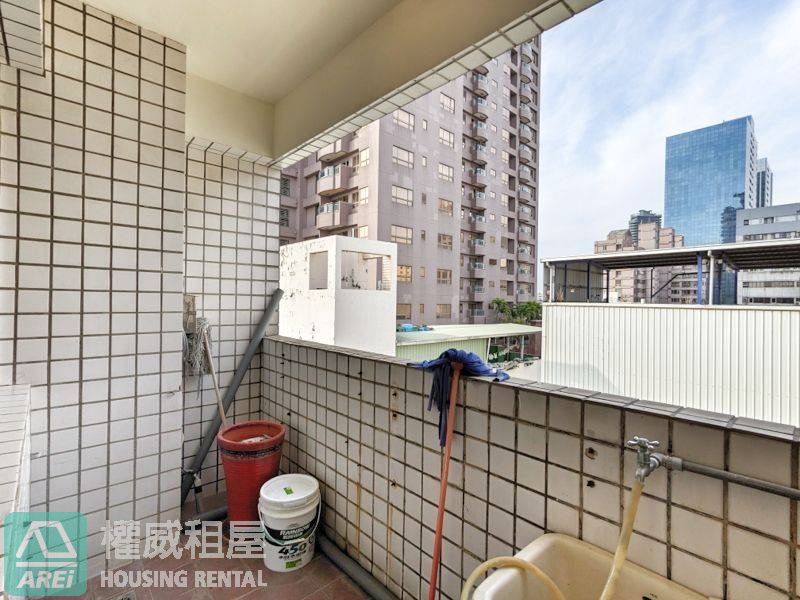 輕軌旅運中心亞灣堂堂領航全新裝潢辦公室