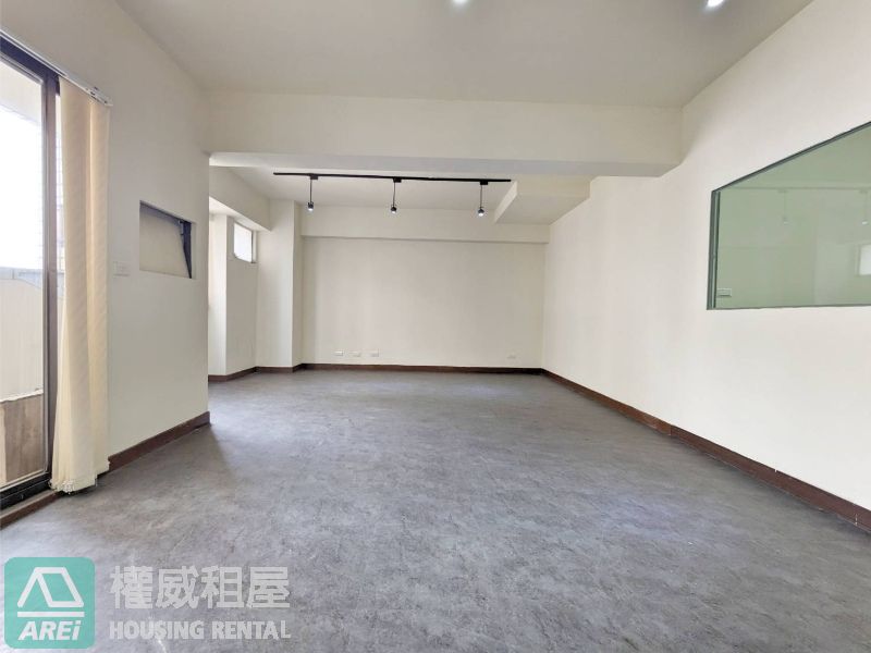高雄火車站哈佛大廈明亮方正商辦空間