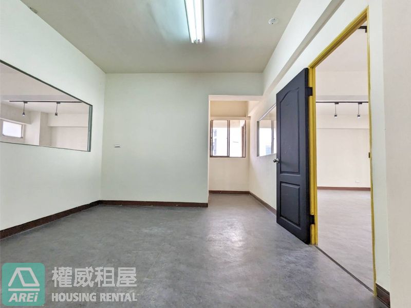 高雄火車站哈佛大廈明亮方正商辦空間