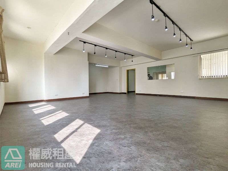 高雄火車站哈佛大廈明亮方正商辦空間
