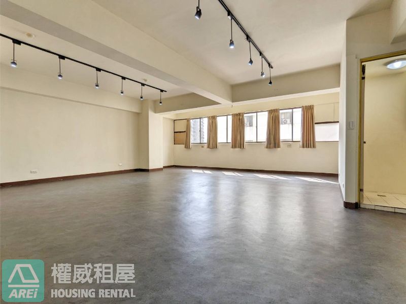 高雄火車站哈佛大廈明亮方正商辦空間