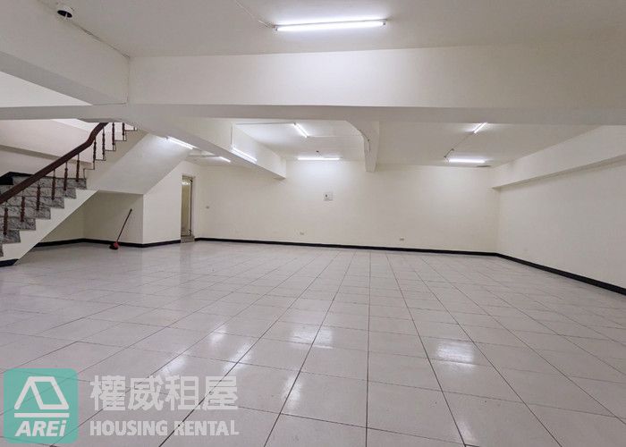 楠梓加工區百坪黃金三角窗店面