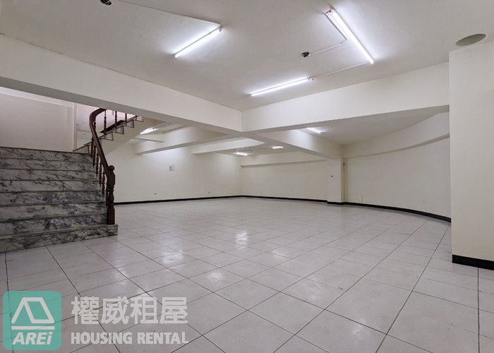 楠梓加工區百坪黃金三角窗店面