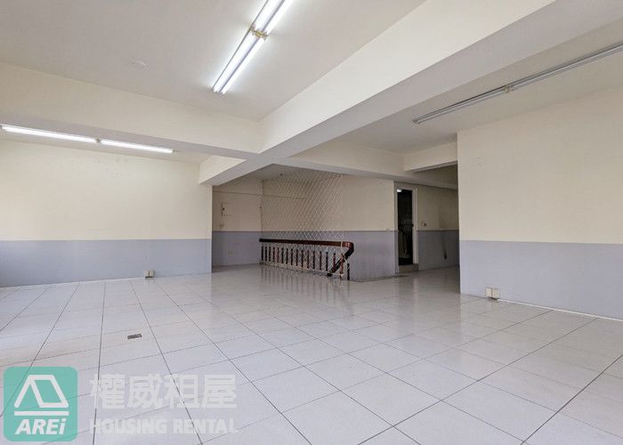 楠梓加工區百坪黃金三角窗店面
