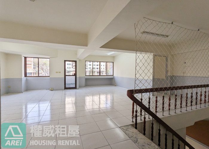 楠梓加工區百坪黃金三角窗店面