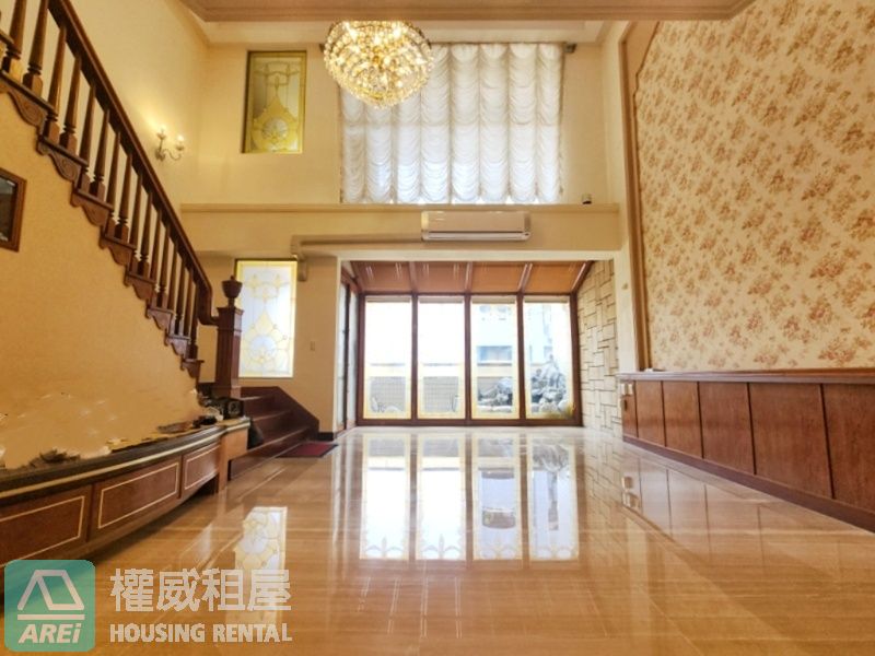 R14巨蛋氣派挑高樓中樓五房四衛三陽台捷運豪邸+車位