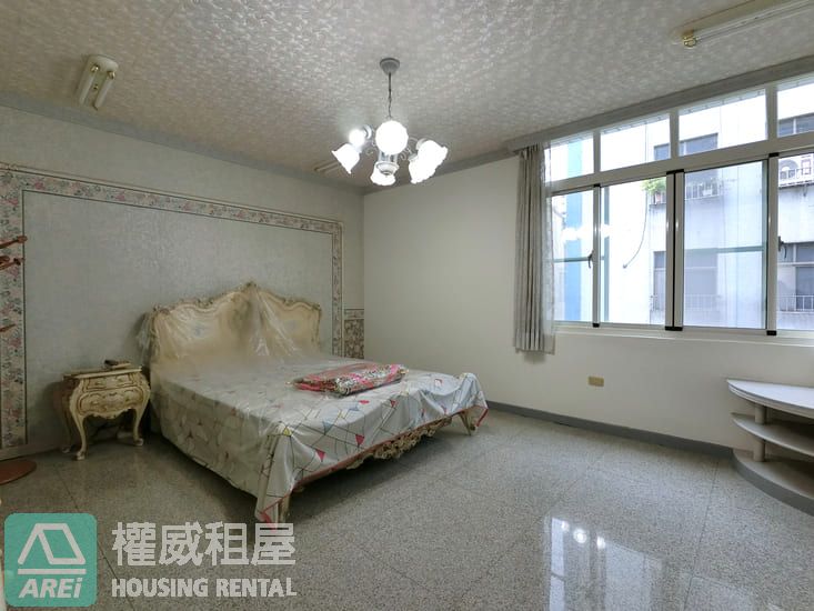 高雄車站MRT採光典雅透天