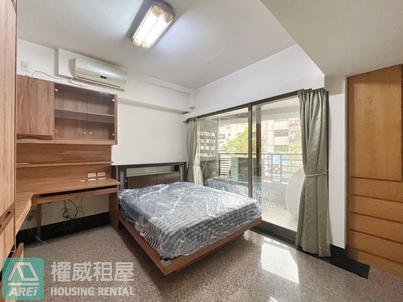 凹子底MRT臻美大樓獨特2+1房平車