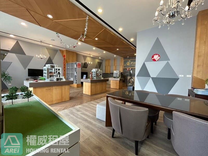 楠梓加工區MRT熱鬧商圈三角窗店面