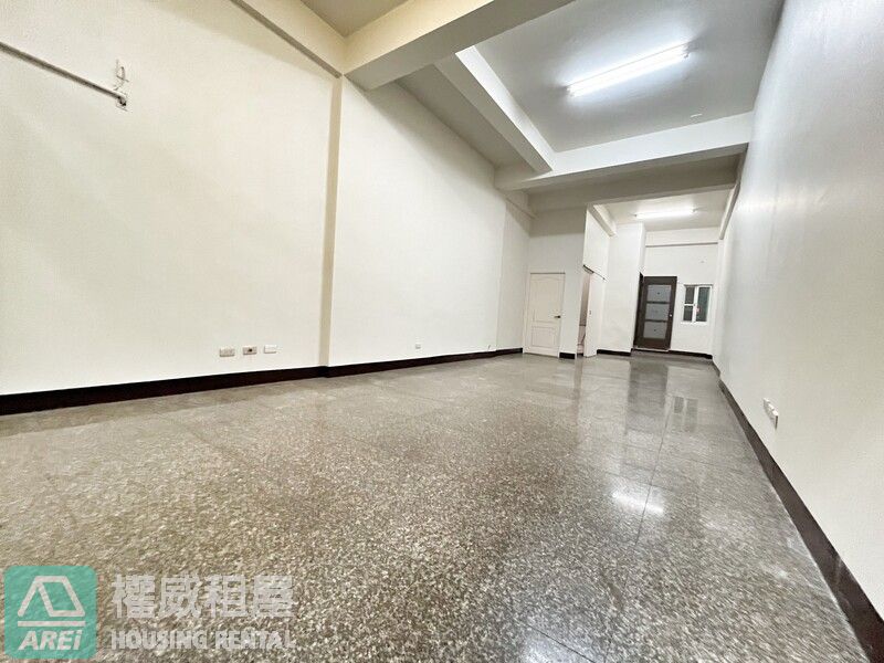 左營高鐵商圈透天黃金店面