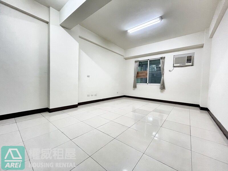 左營高鐵商圈透天黃金店面
