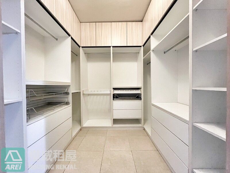 左營高鐵商圈透天黃金店面