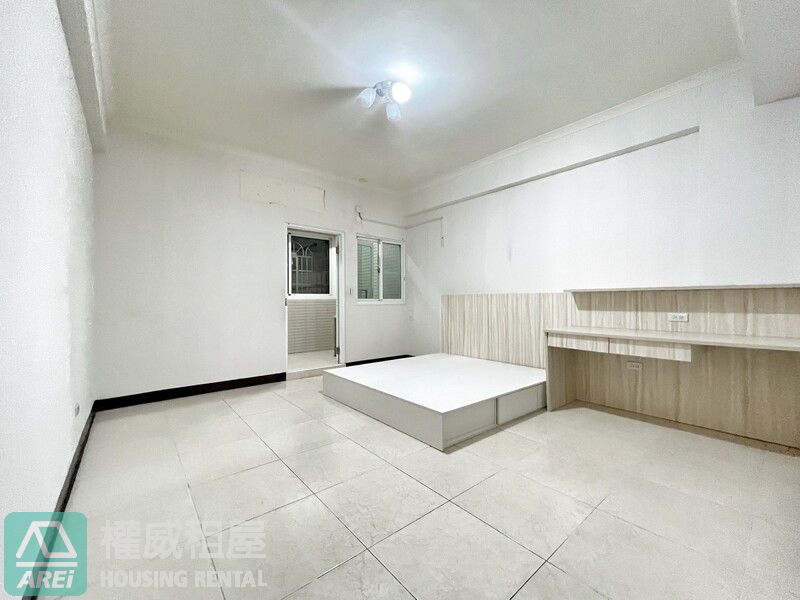 左營高鐵商圈透天黃金店面