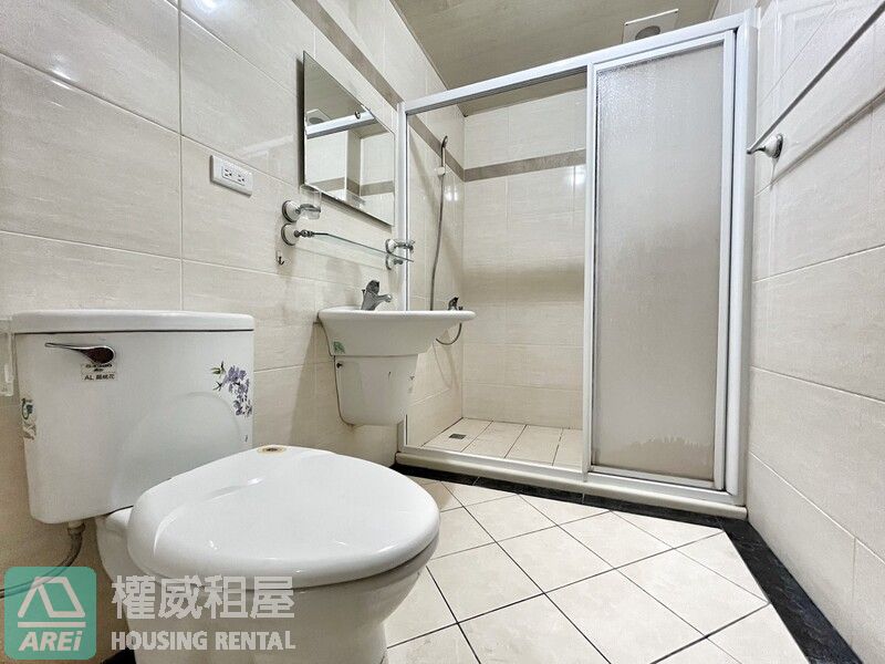 左營高鐵商圈透天黃金店面