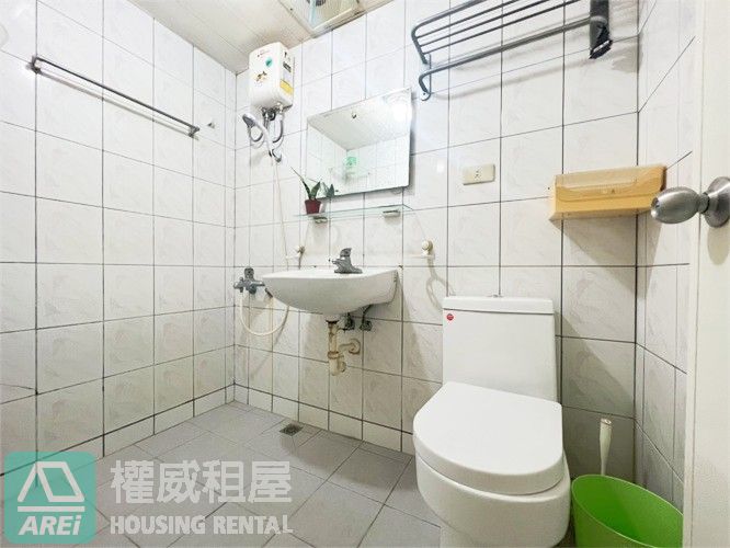 高雄火車站東寶大樓明亮套房