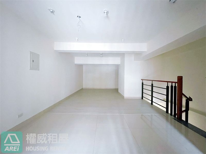 高醫商圈*郡都當代店面