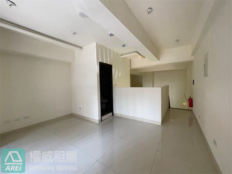 高醫郡都當代１+2金店面(可餐飲)─本店面位於高醫商圈J