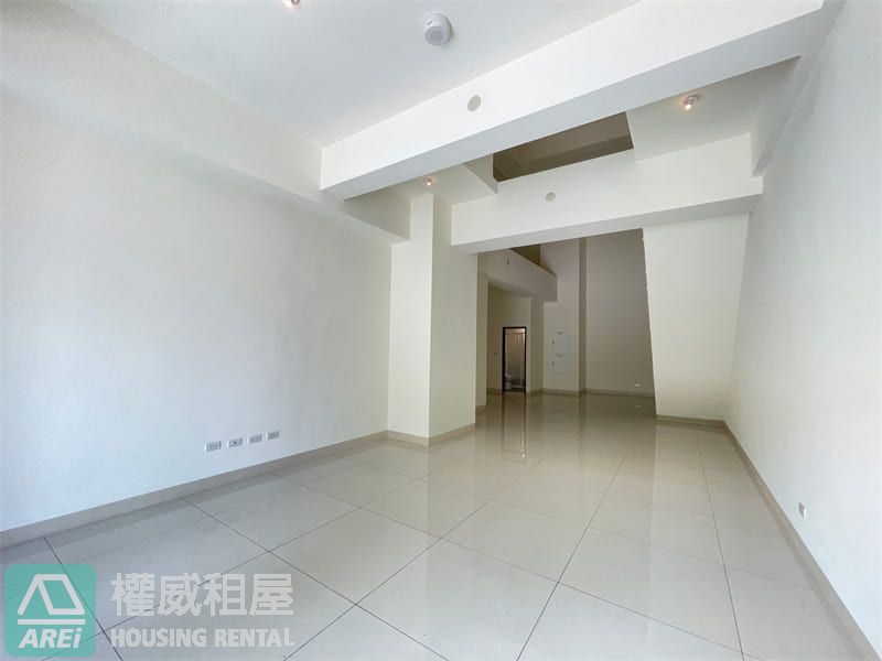 高醫郡都當代１+2金店面(可餐飲)─本店面位於高醫商圈J