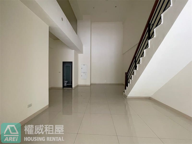 高醫郡都當代１+2金店面(可餐飲)─本店面位於高醫商圈J
