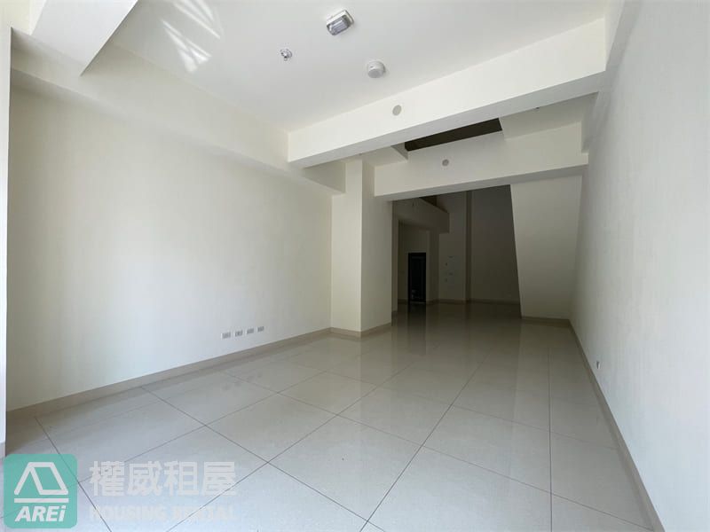 高醫郡都當代１+2金店面(可餐飲)─本店面位於高醫商圈J