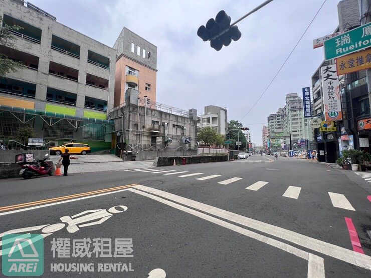 瑞興國小旁黃金三角窗店面1+2樓-適補教業
