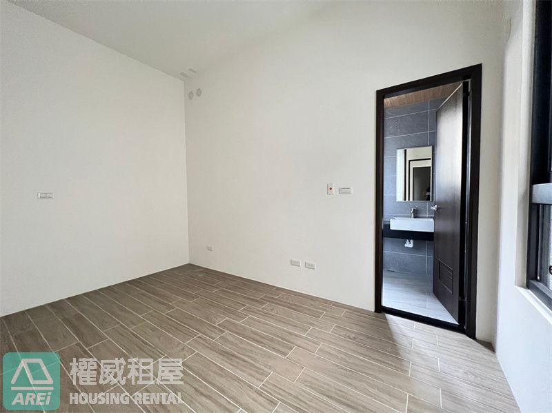鳳山-文山特區全新未住文山隱寓新加坡式2房+平車