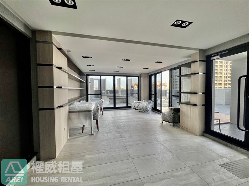 鳳山-文山特區全新未住文山隱寓新加坡式2房+平車
