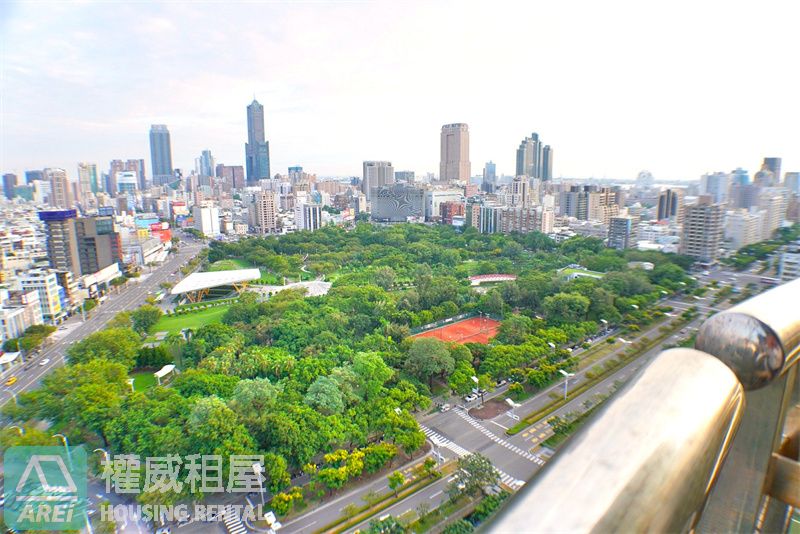 中央公園萬坪無價景觀高樓層三套房雙平車