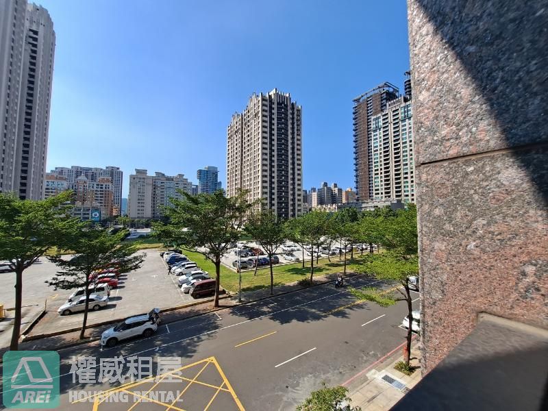 凹仔底R13人文首馥公園首排4房平車