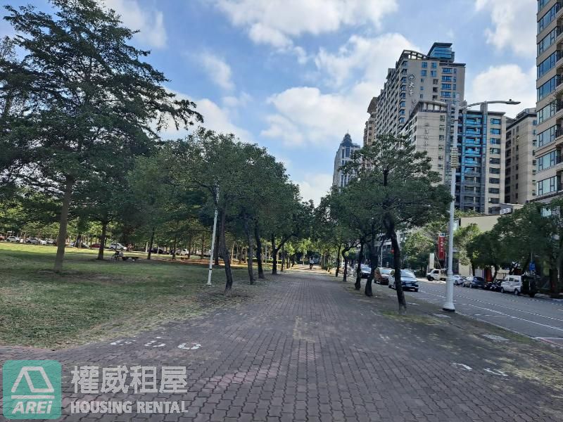 凹仔底R13人文首馥公園首排4房平車