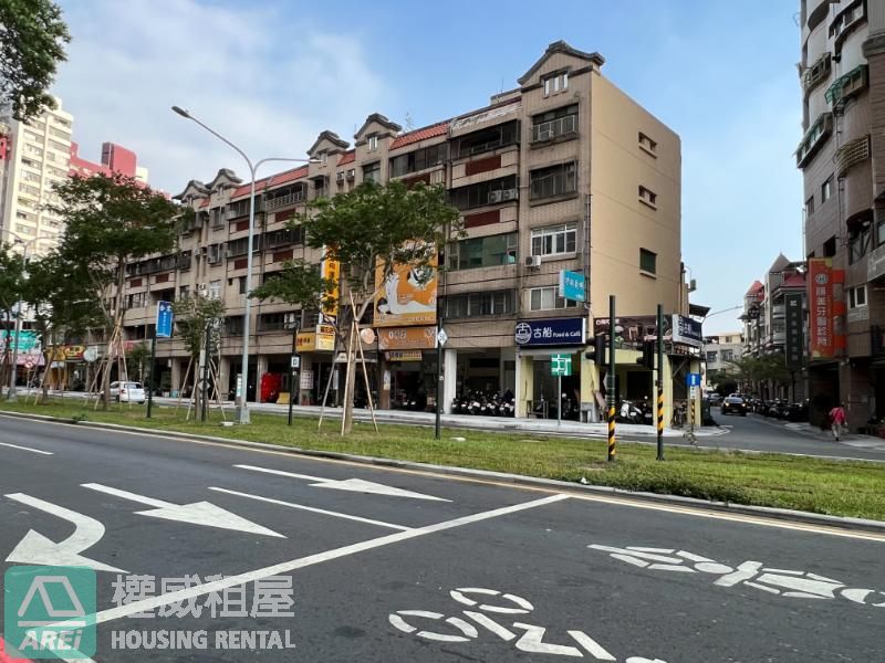 輕軌龍華國小大順路店面1~3樓可住辦