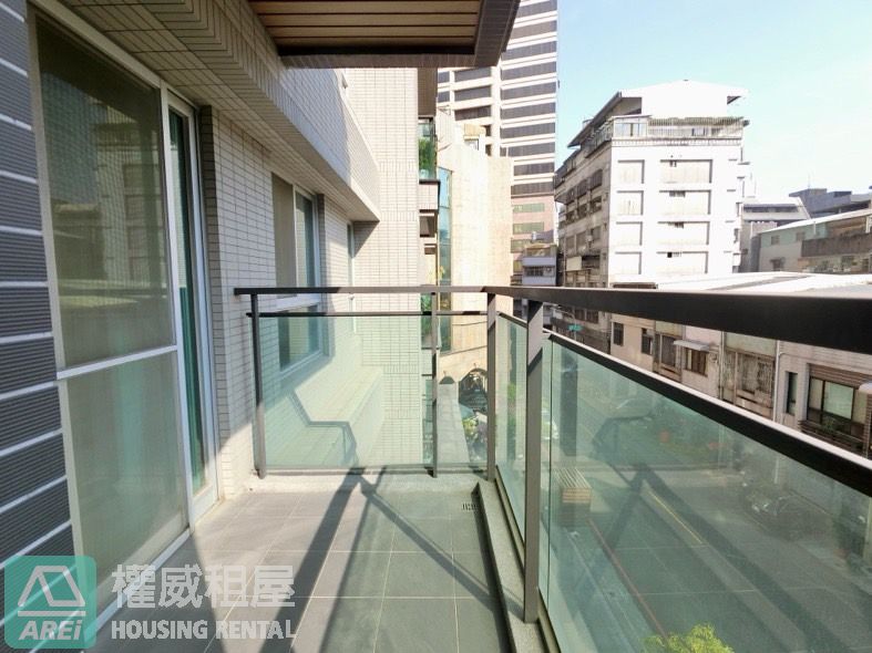 鳳凰苑｜信義國小MRT溫馨採光2房可租屋補助