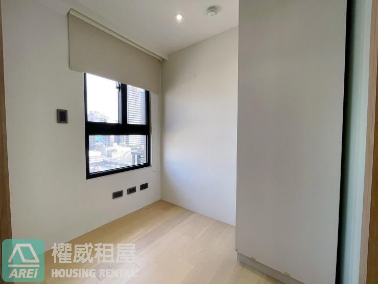 巨蛋鑫巨蛋邊間精裝採光兩房平車