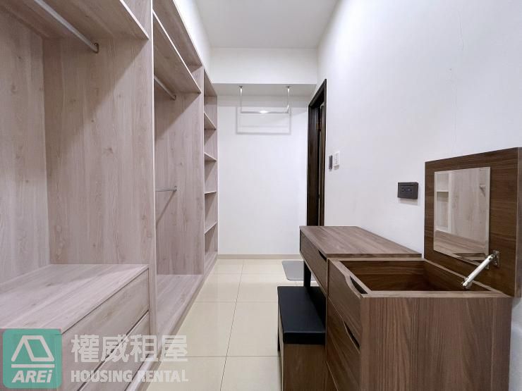 巨蛋鑫巨蛋邊間精裝採光兩房平車